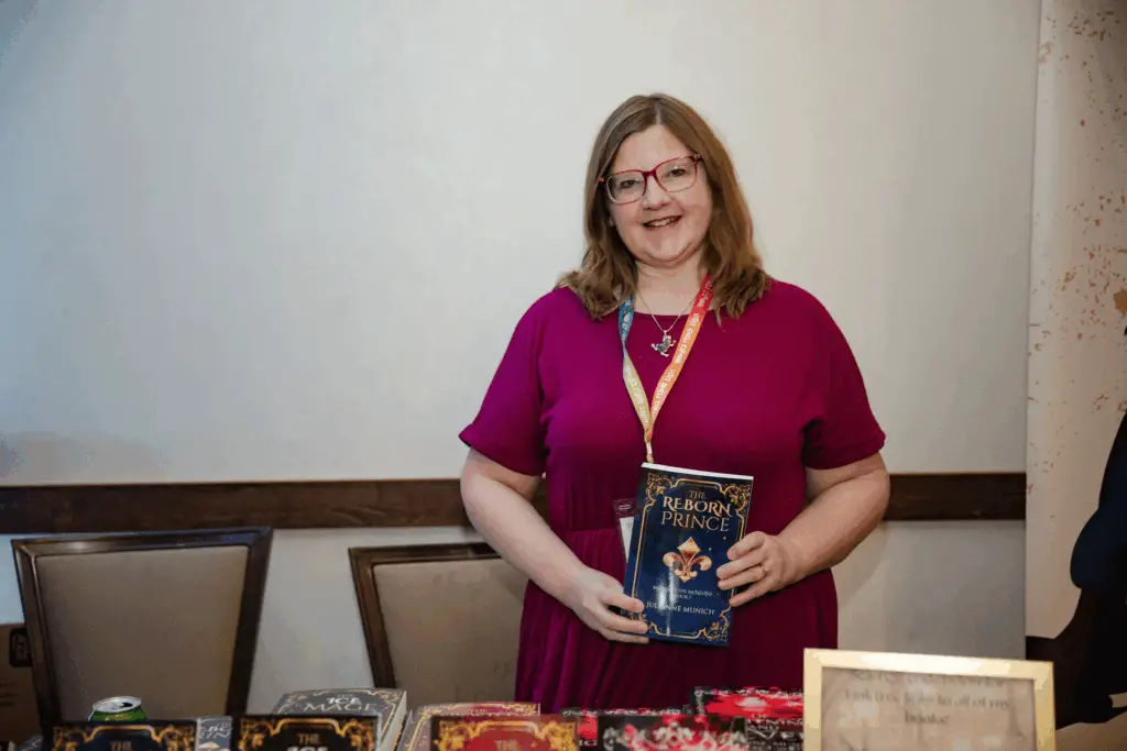 author of plus size characters- Julianne Munich