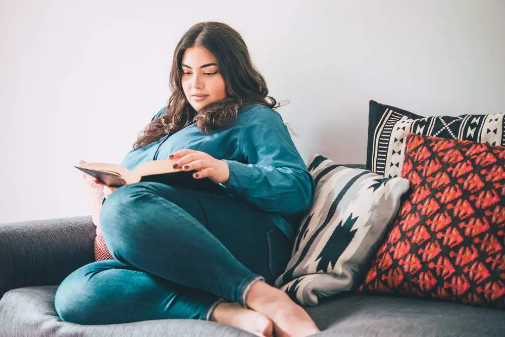 plus size woman reading a book