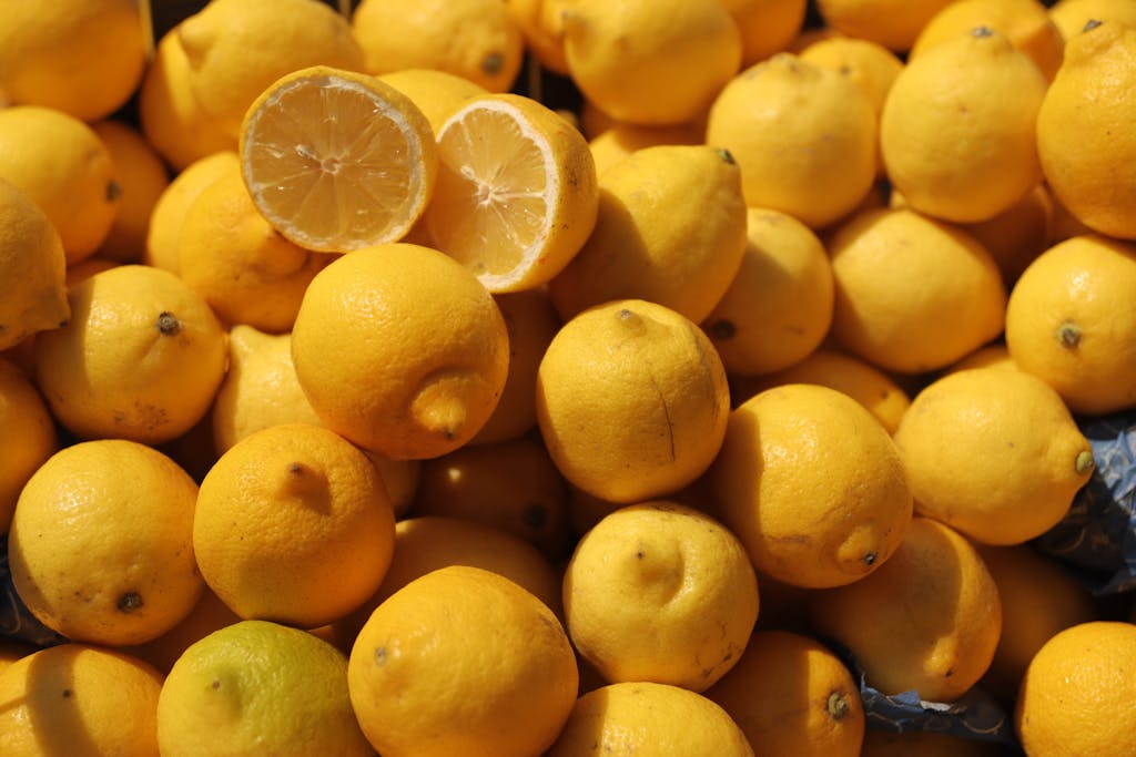 Vibrant organic lemons piled in a Sicilian market, showcasing freshness.
how perfume notes work